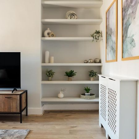 Appartement Stunning & Stylish 2 Bed Flat In West Londres Extérieur photo