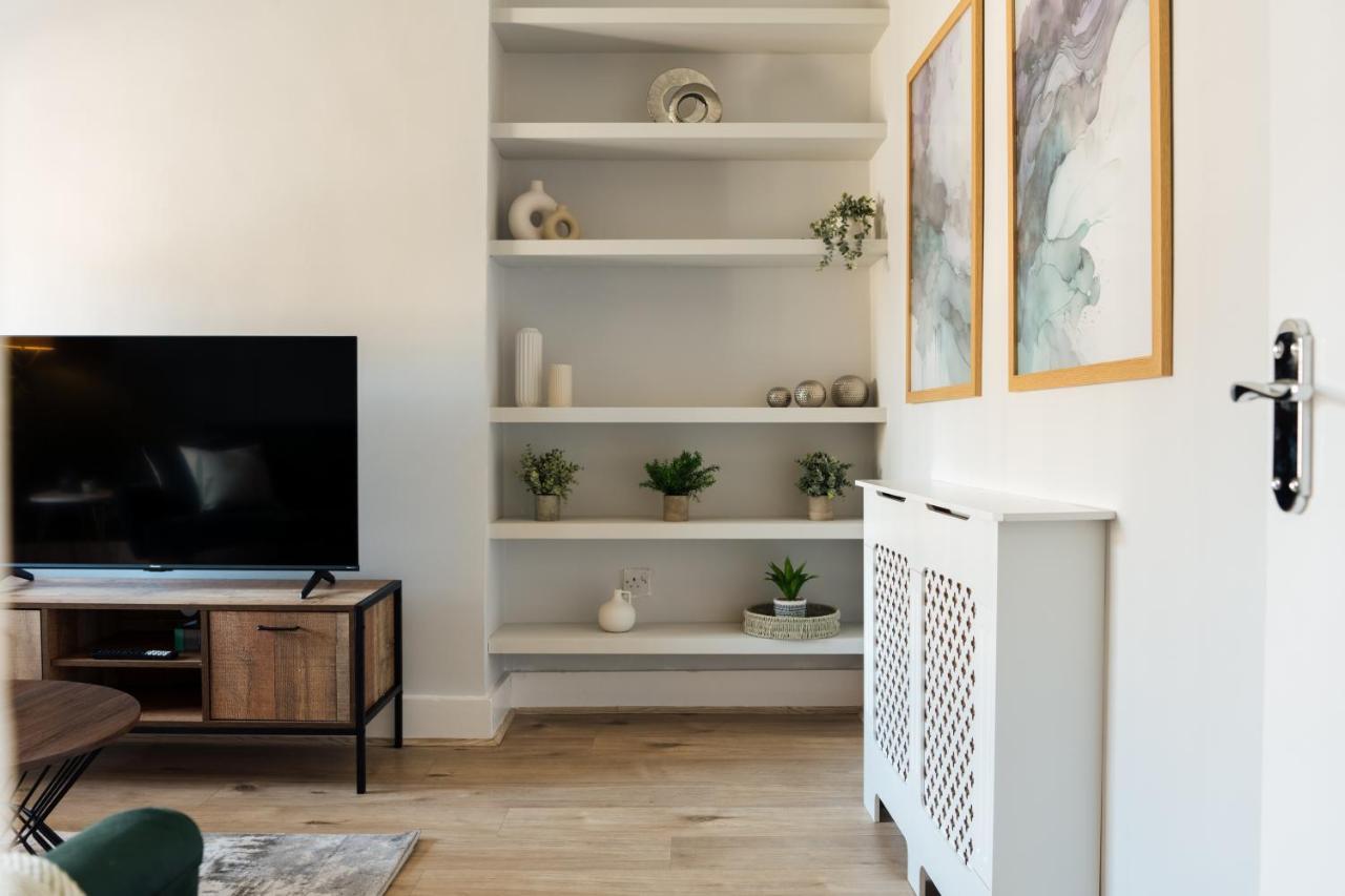 Appartement Stunning & Stylish 2 Bed Flat In West Londres Extérieur photo