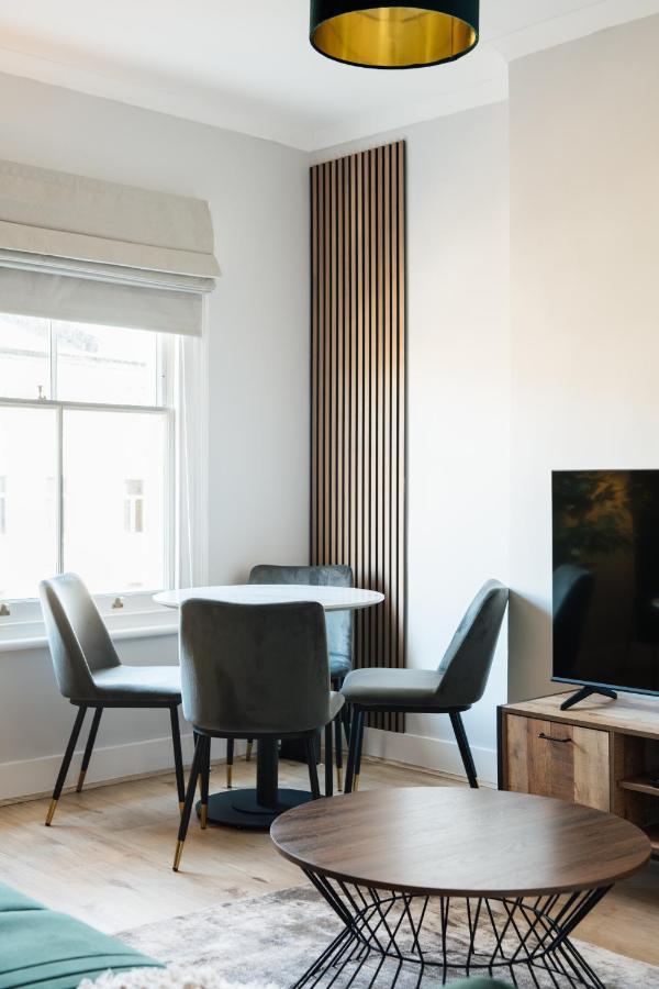 Appartement Stunning & Stylish 2 Bed Flat In West Londres Extérieur photo