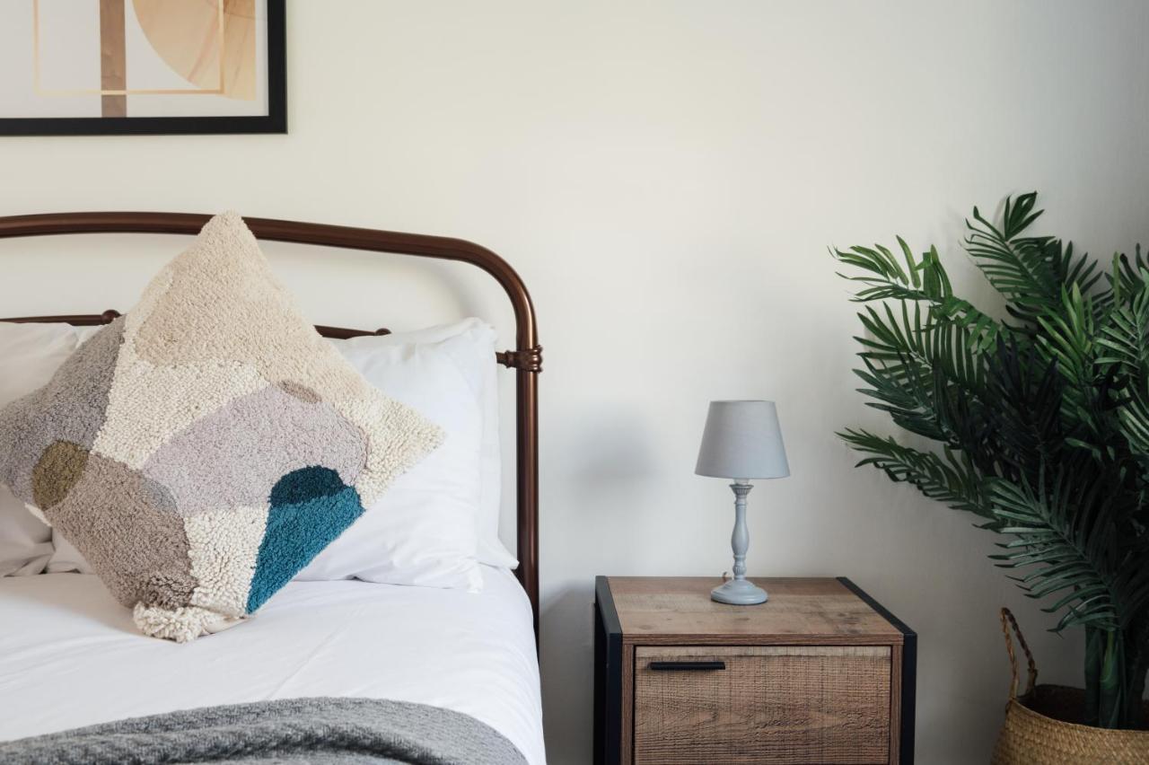 Appartement Stunning & Stylish 2 Bed Flat In West Londres Extérieur photo