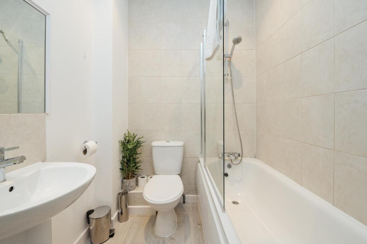 Appartement Stunning & Stylish 2 Bed Flat In West Londres Extérieur photo