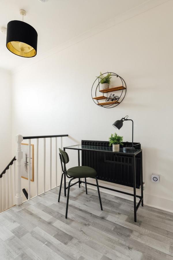 Appartement Stunning & Stylish 2 Bed Flat In West Londres Extérieur photo